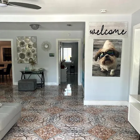 Main House 3 Bed 2 Bath & Guest House 1 Bed 1 Bath